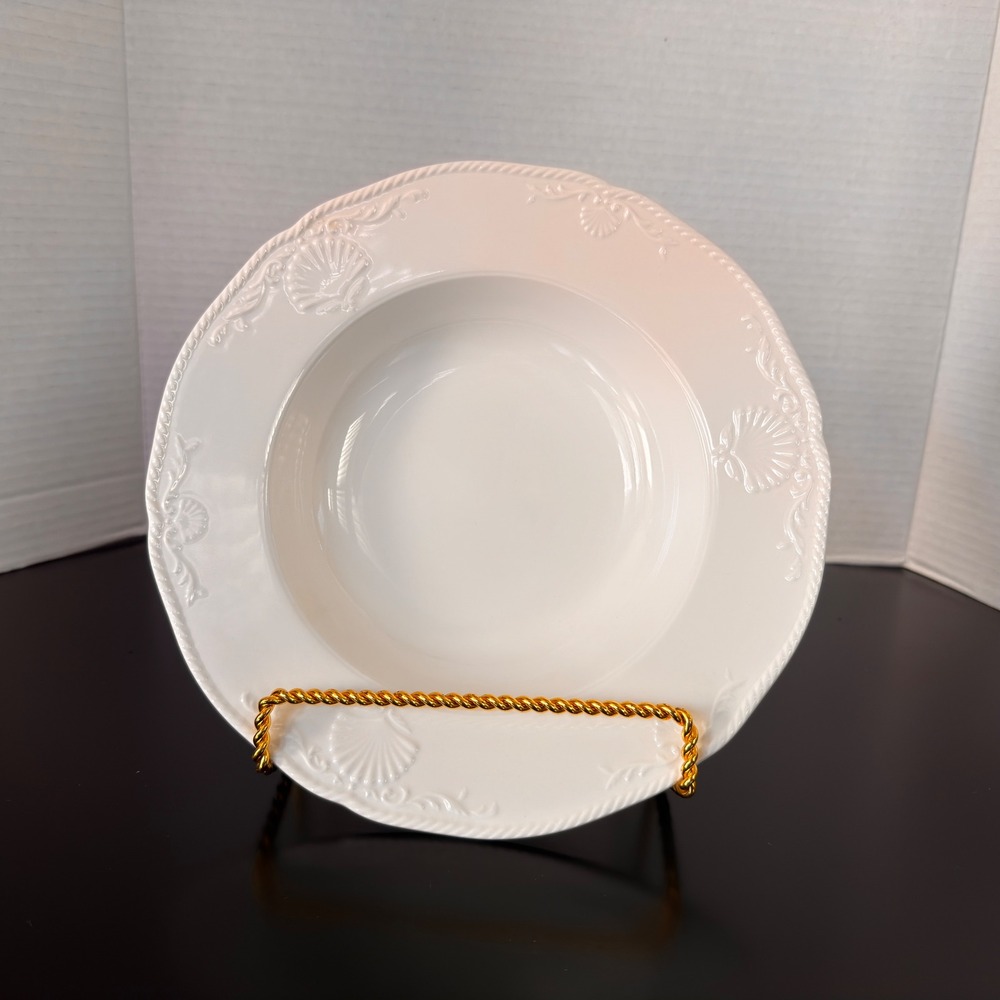 Set of 4 NEW Mikasa Hampton Bays Rimmed Soup Bowls White Bone China Shell Rim